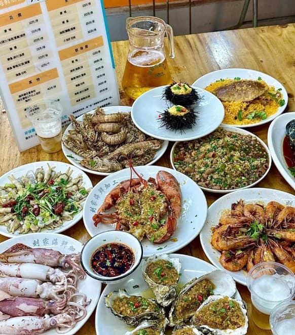 신선한 해산물과 칭다오 맥주 즐기기