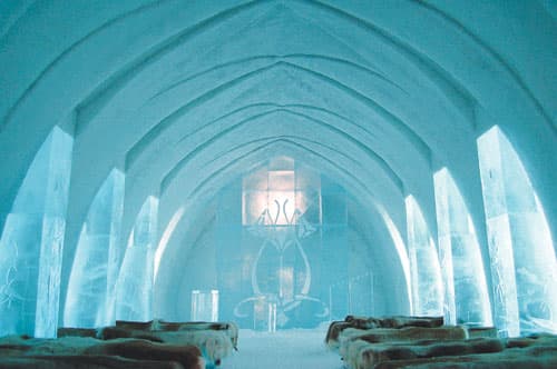 얼음과 빛으로 매 겨울 새롭게 태어나는
아이스호텔